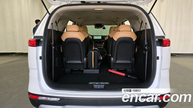 Kia Carnival 2021 — фото 20 из 20