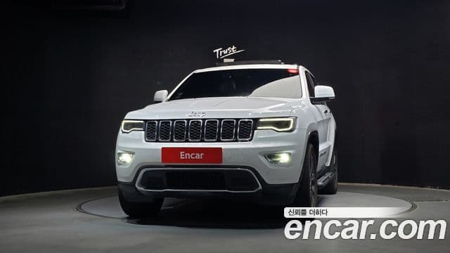 Jeep Grand Cherokee 2018 — ფოტო 3/20