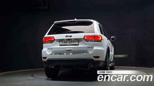 Jeep Grand Cherokee 2018 — ფოტო 4/20