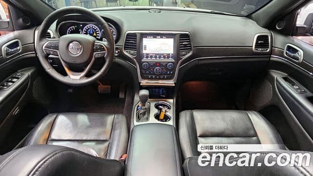 Jeep Grand Cherokee 2018 — ფოტო 7/20