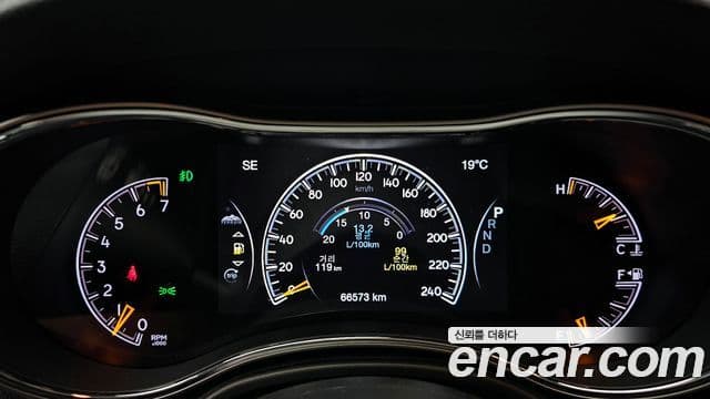 Jeep Grand Cherokee 2018 — Photo 29/30