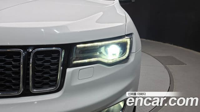 Jeep Grand Cherokee 2018 — Photo 20/30