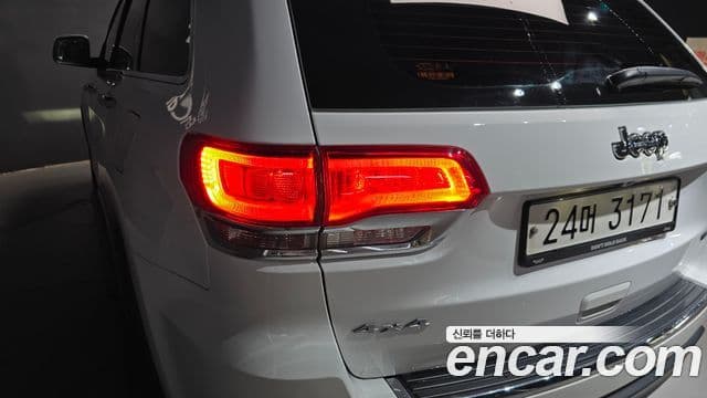 Jeep Grand Cherokee 2018 — Photo 22/30