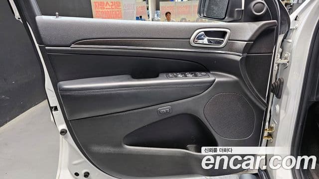 Jeep Grand Cherokee 2018 — Photo 26/30