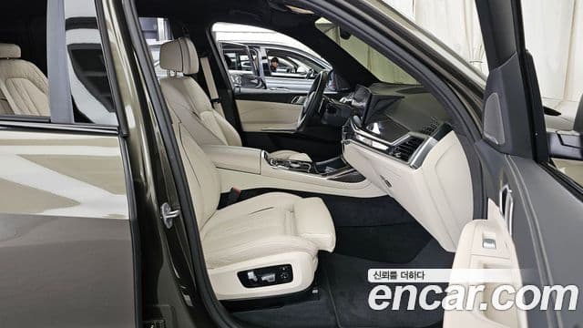 BMW X7 2025 — Photo 27/34