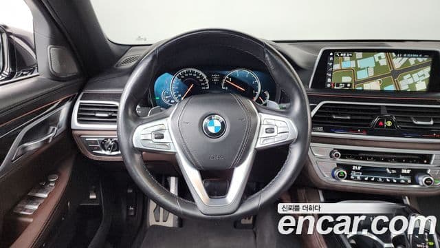 BMW 7 Series 2018 — Фото 12/20