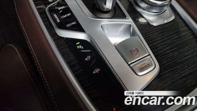 BMW 7 Series 2018 — Фото 19/20