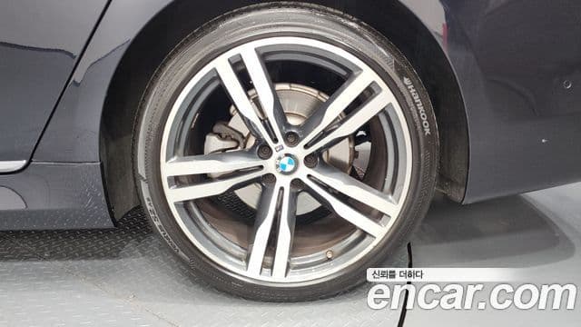 BMW 7 Series 2018 — Photo 24/43