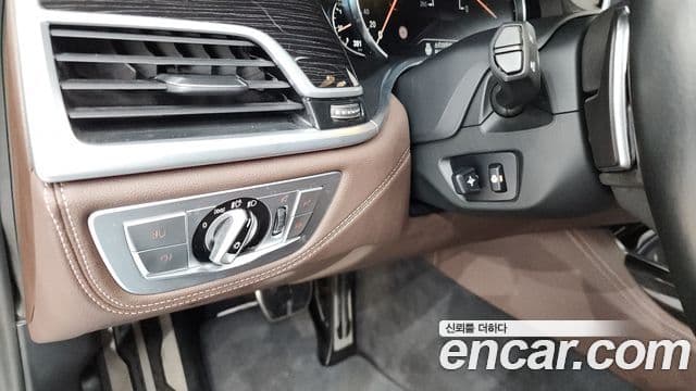 BMW 7 Series 2018 — Photo 18/43