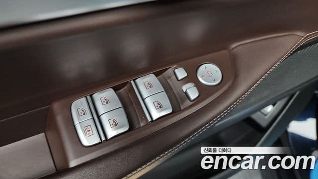 BMW 7 Series 2018 — Photo 36/43