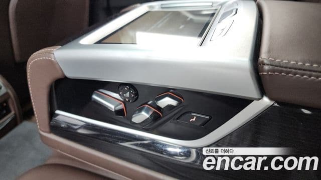 BMW 7 Series 2018 — Photo 27/43