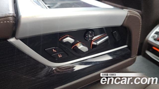 BMW 7 Series 2018 — Photo 29/43