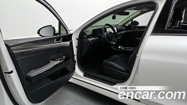 Kia K5 2023 — Şəkil 10/20