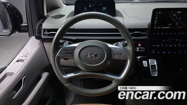 Hyundai Staria 2023 — ფოტო 13/20