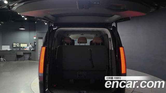 Hyundai Staria 2023 — ფოტო 20/20
