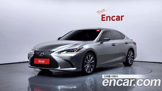 Lexus ES300h 2019 — Фото 1/20