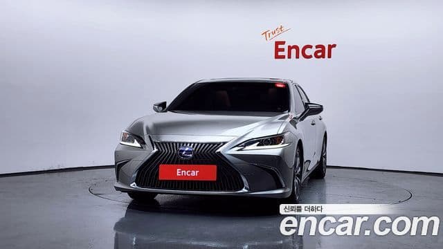 Lexus ES300h 2019 — Фото 3/20