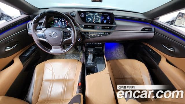 Lexus ES300h 2019 — Фото 7/20
