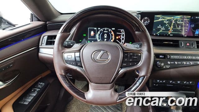 Lexus ES300h 2019 — Фото 13/20