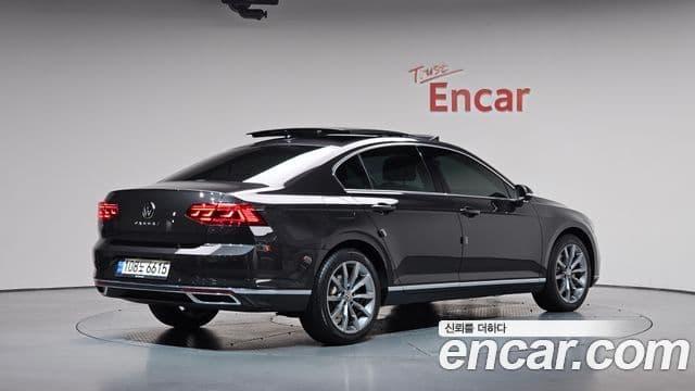 Volkswagen Passat GT 2022 — Şəkil 13/37