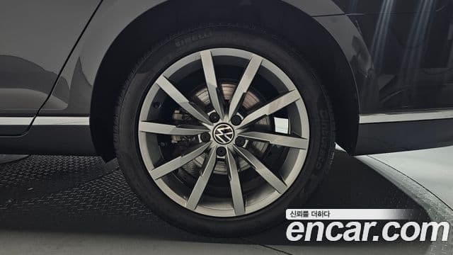 Volkswagen Passat GT 2022 — Şəkil 23/37