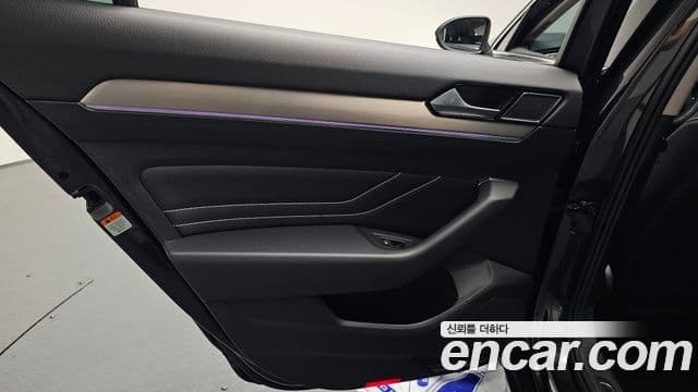 Volkswagen Passat GT 2022 — Şəkil 26/37