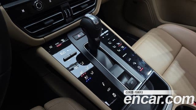 Porsche Macan 2023 — Şəkil 9/20