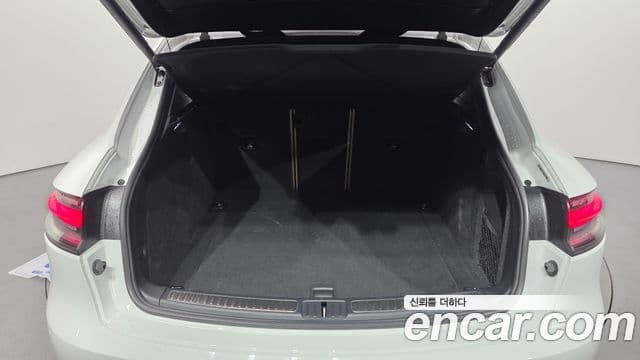Porsche Macan 2023 — Şəkil 18/20