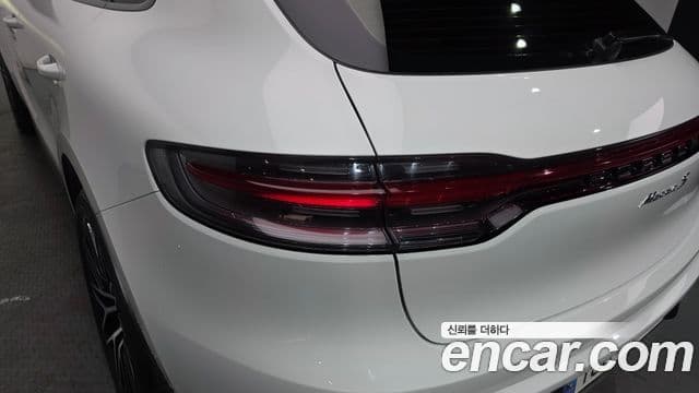Porsche Macan 2023 — Photo 21/32