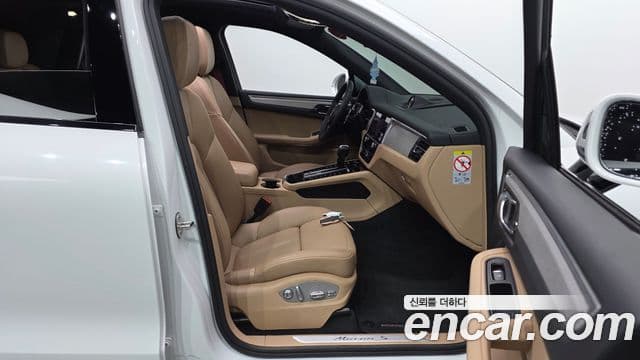 Porsche Macan 2023 — Photo 27/32