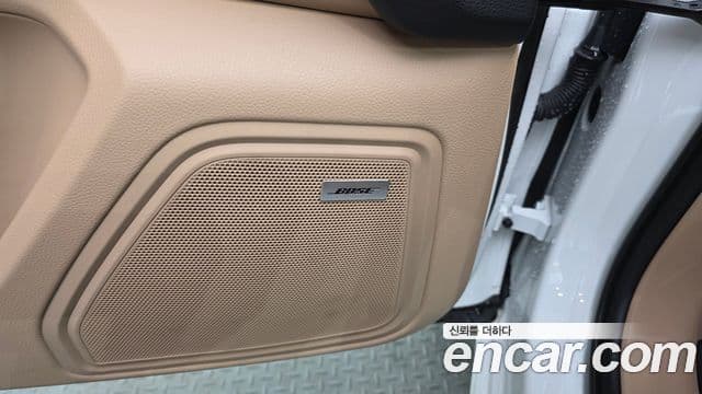 Porsche Macan 2023 — Photo 11/32
