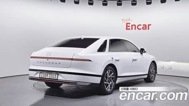Hyundai Grandeur 2023 — ფოტო 2/20