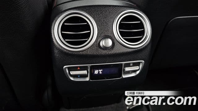 Mercedes-Benz GLC-Class 2020 — Photo 19/35