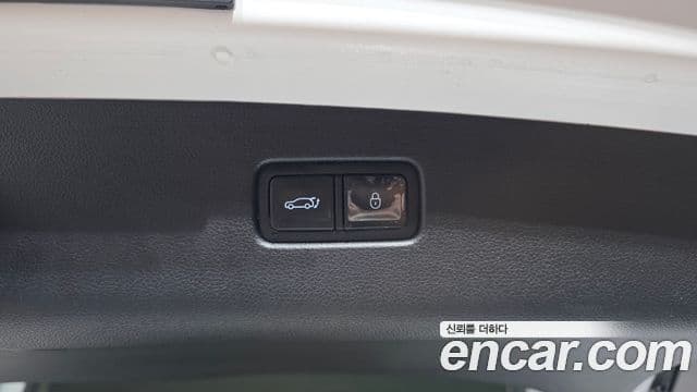 Genesis GV70 2022 — ფოტო 16/20