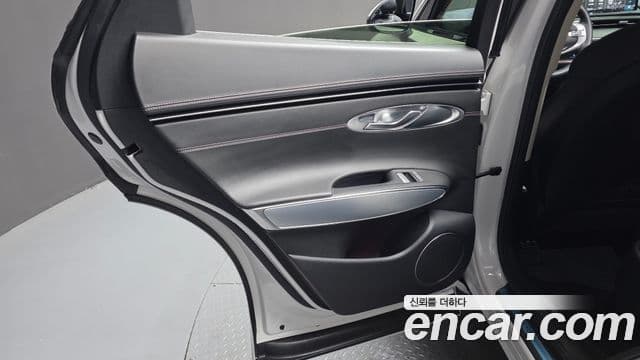 Genesis GV70 2022 — Photo 20/33