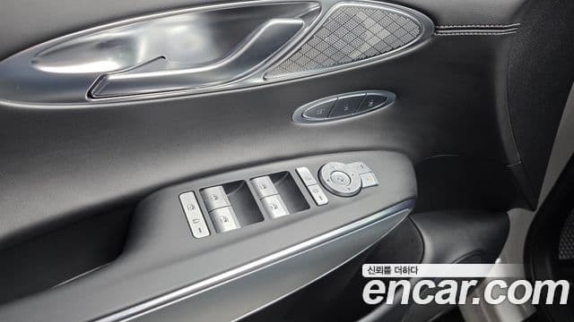 Genesis GV70 2022 — Photo 25/33