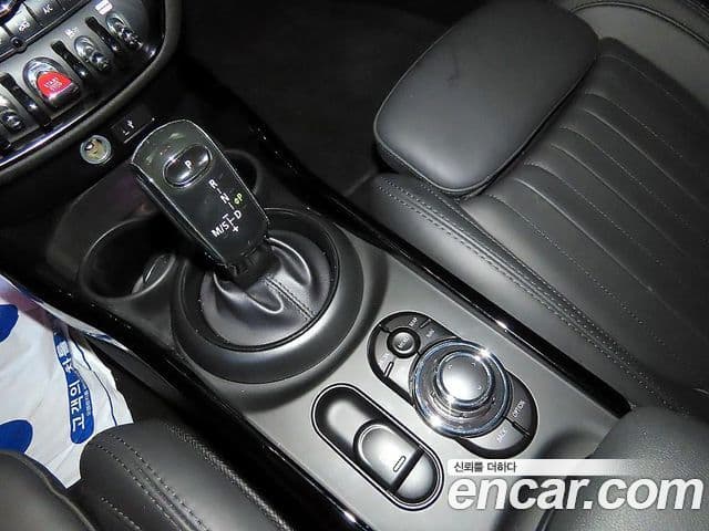 Mini Cooper S Clubman 2022 — ფოტო 17/20