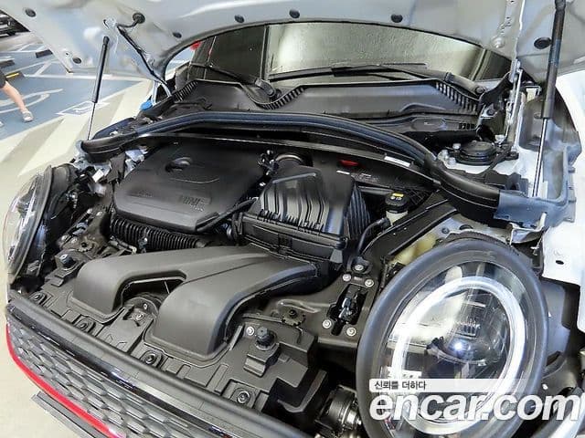Mini Cooper S Clubman 2022 — ფოტო 15/20
