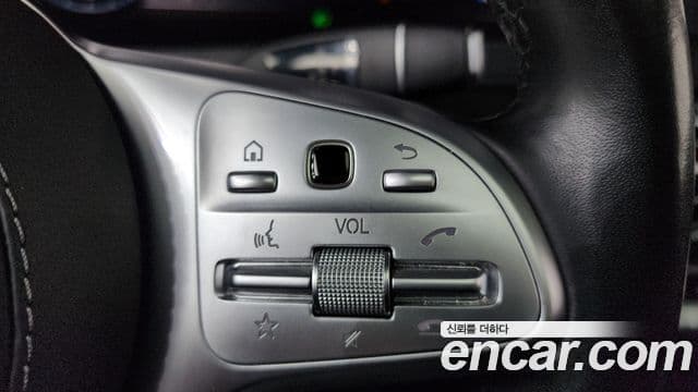 Mercedes-Benz S-Class 2018 — Photo 19/20