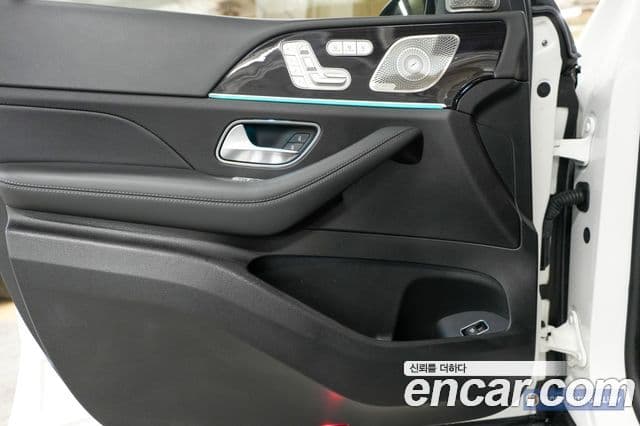 Mercedes-Benz GLE-Class 2022 — ფოტო 17/20