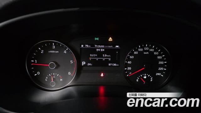 Kia Sportage The Bold 2021 — ფოტო 8/20