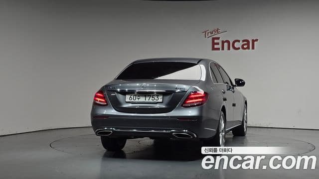 Mercedes-Benz E-Class 2018 — ფოტო 4/20