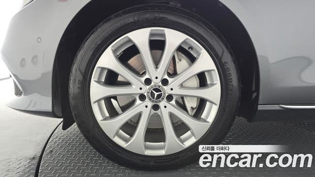 Mercedes-Benz E-Class 2018 — ფოტო 5/20