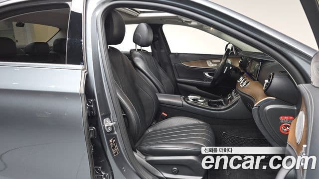 Mercedes-Benz E-Class 2018 — ფოტო 11/20
