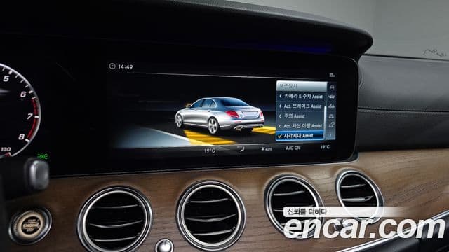 Mercedes-Benz E-Class 2018 — ფოტო 16/20