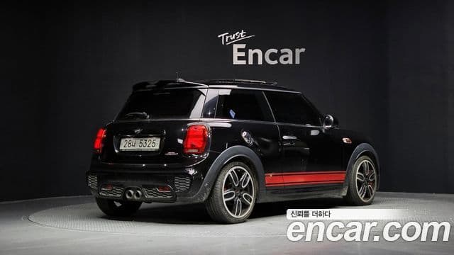 Mini Cooper S 2019 — ფოტო 16/20
