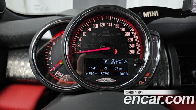 Mini Cooper S 2019 — ფოტო 15/20