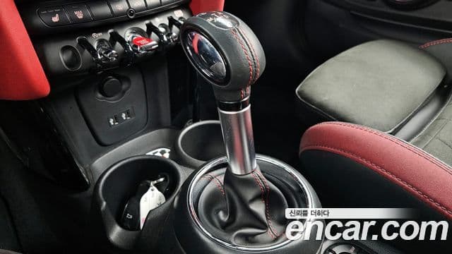 Mini Cooper S 2019 — ფოტო 14/20
