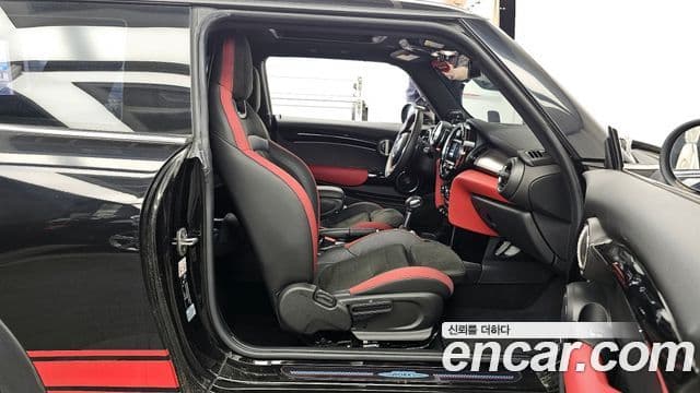 Mini Cooper S 2019 — ფოტო 13/20