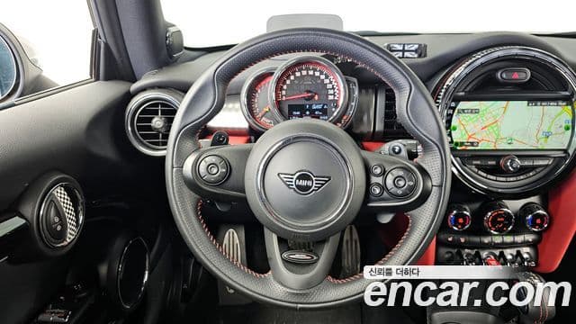 Mini Cooper S 2019 — ფოტო 18/20